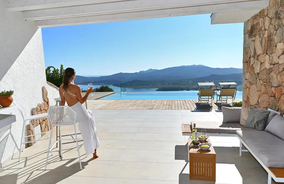 Stanza in Villa Amaca angolo di paradiso piscina riscaldata e sauna raggi infrarossi-1